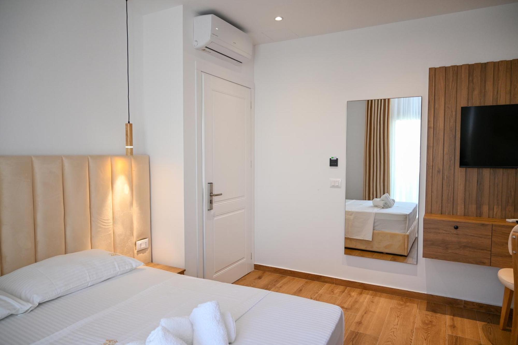 Vila Aaron Durres Exterior photo